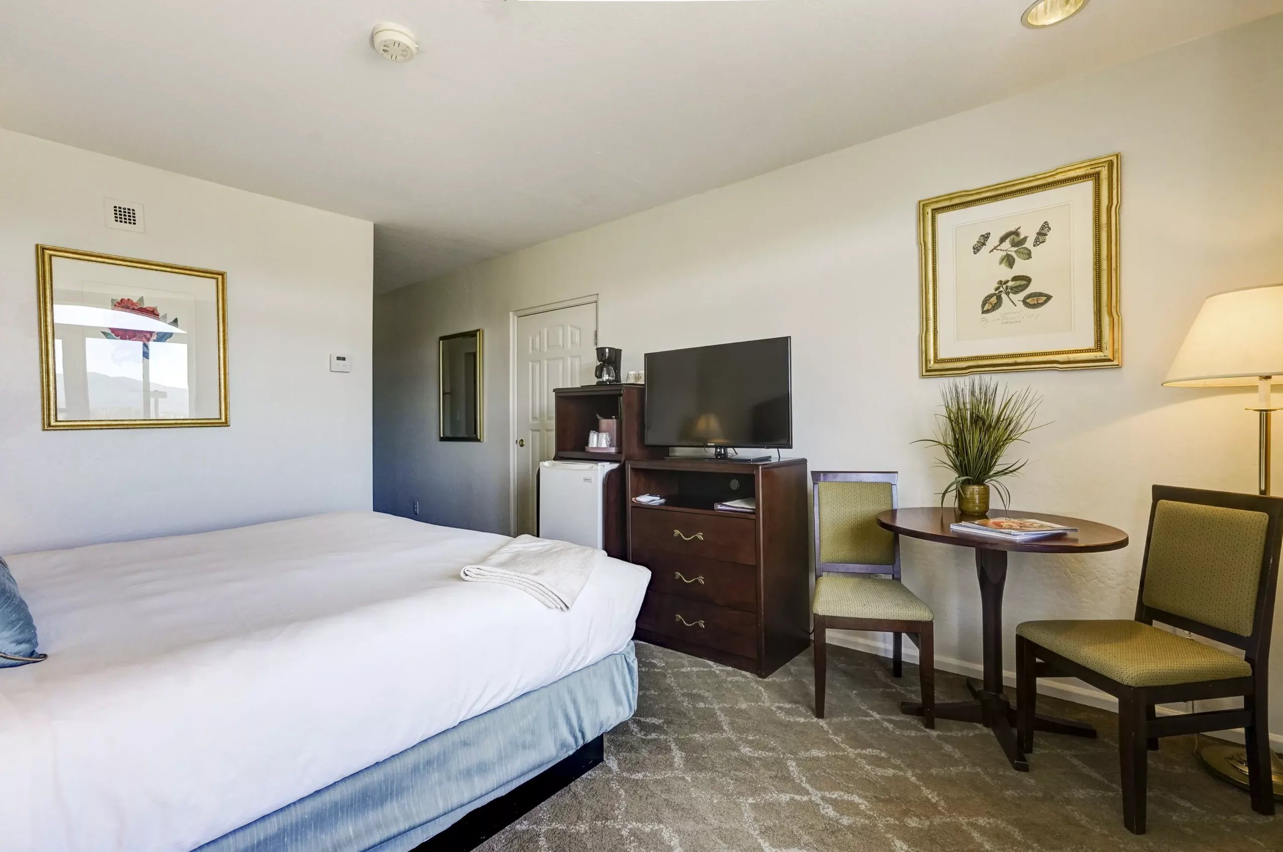 Beautiful Standard Room at Forest Villas Hotel in Prescott AZ