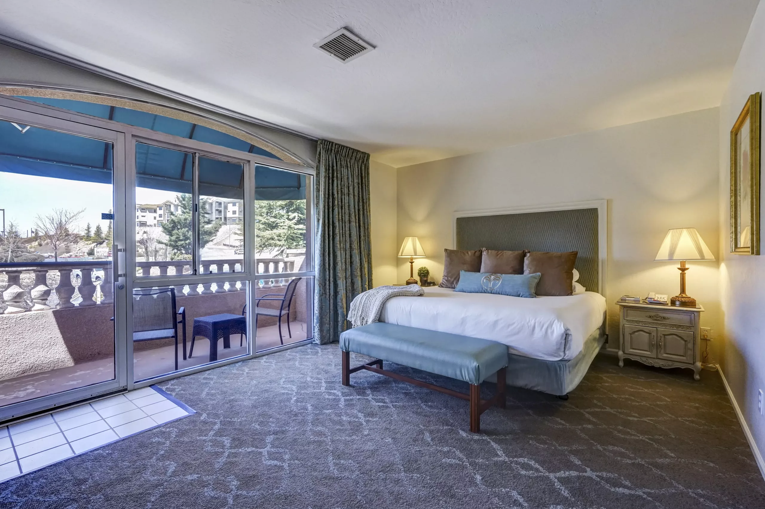 Luxury King Suite Room at Forest Villas Hotel in Prescott