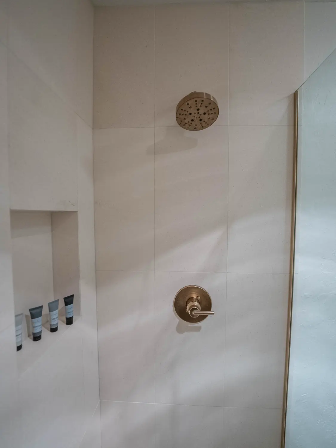 Deluxe King Room Bathroom – Forest Villas Deluxe King Room Bathroom - Forest Villas